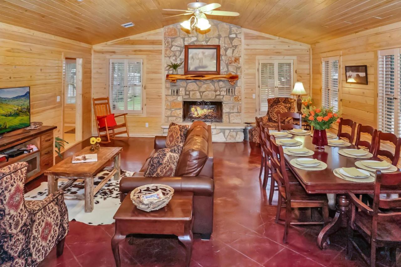 Wimberley Log Cabins Resort And Suites- The Oak Lodge Luaran gambar