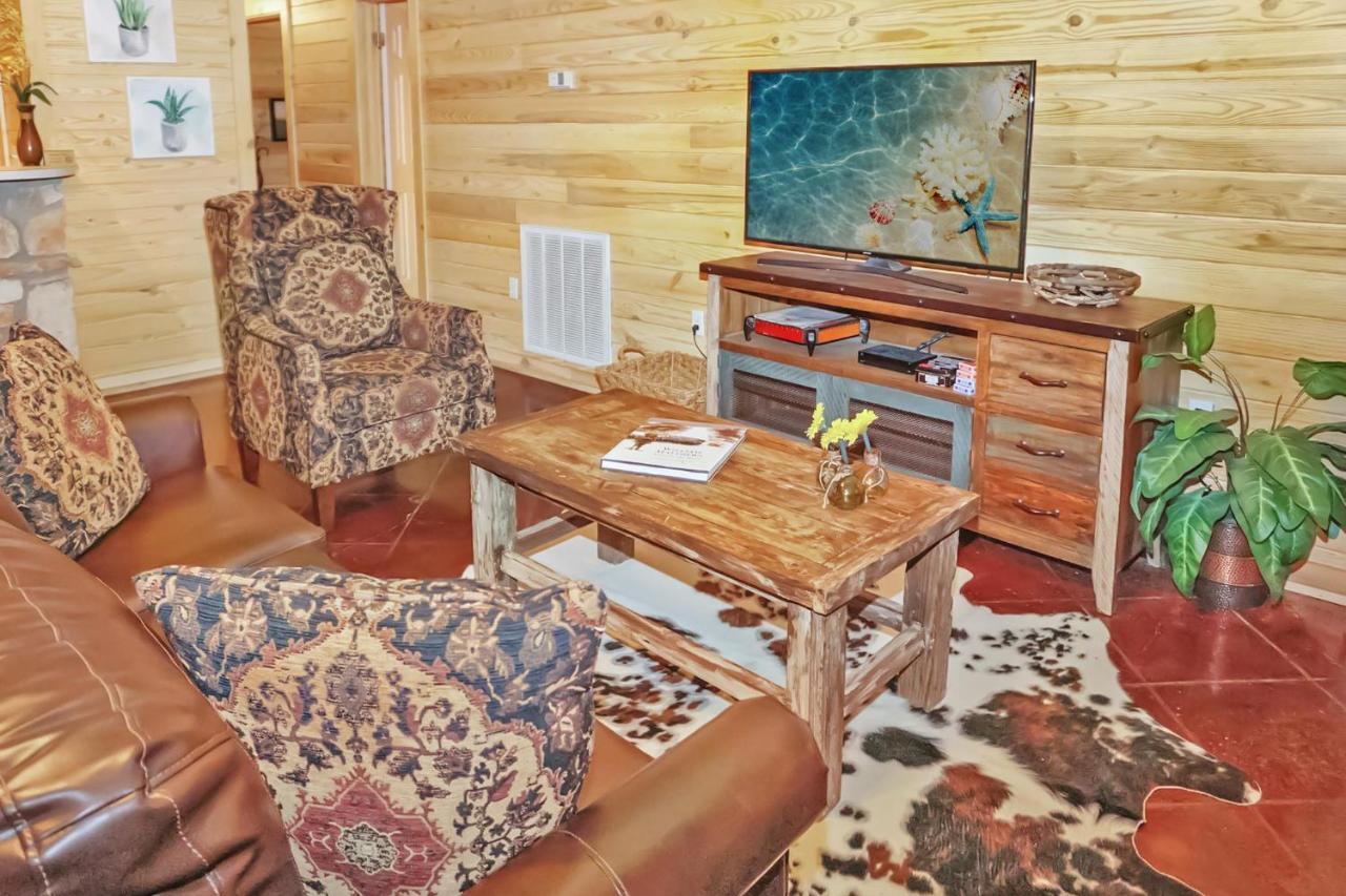 Wimberley Log Cabins Resort And Suites- The Oak Lodge Luaran gambar