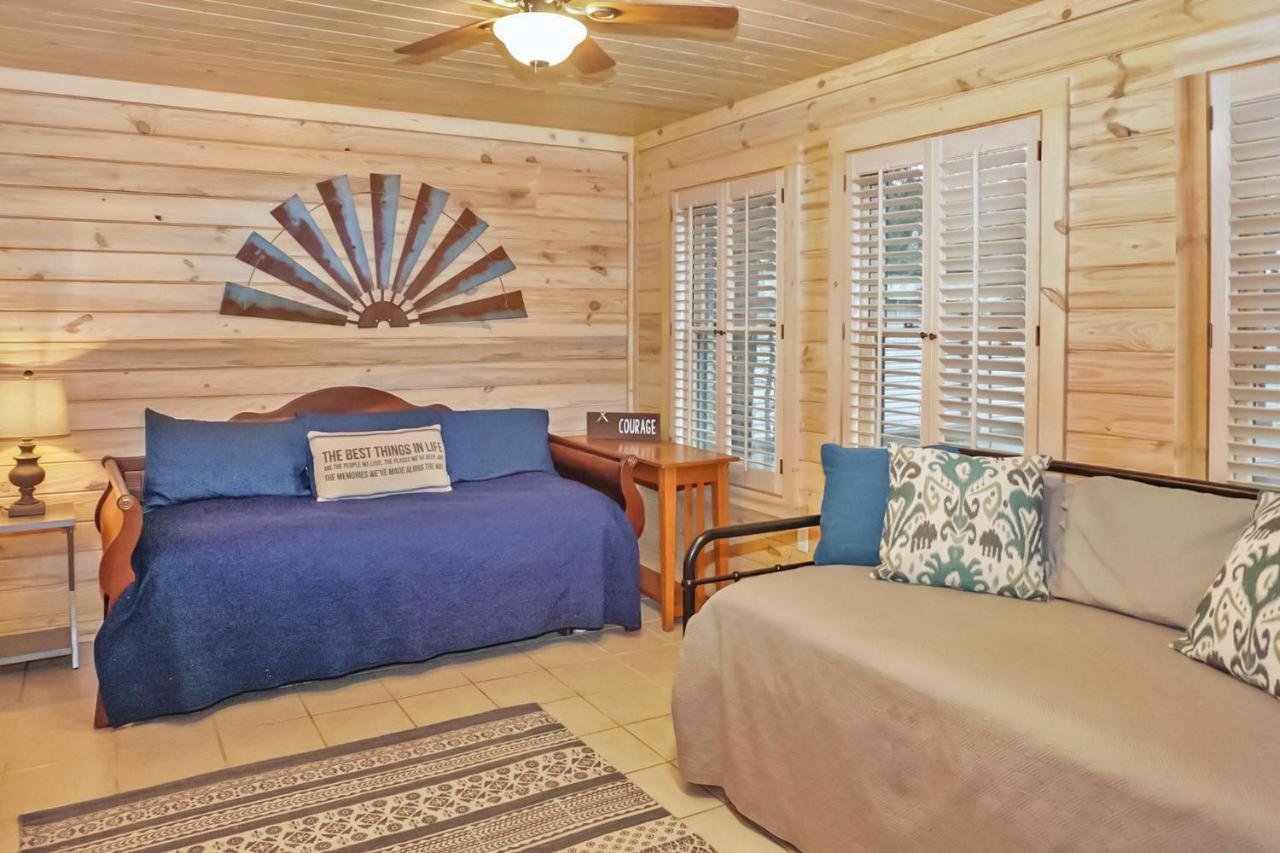 Wimberley Log Cabins Resort And Suites- The Oak Lodge Luaran gambar